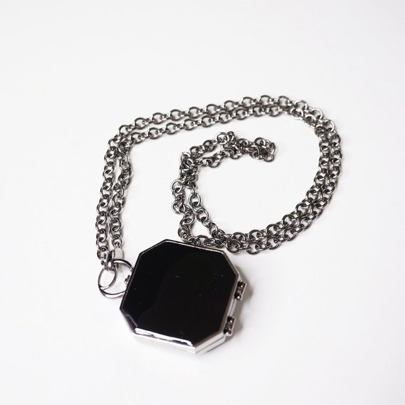 Swarovski Pirates of the Caribbean Pendant Necklace - Picture 3 of 4